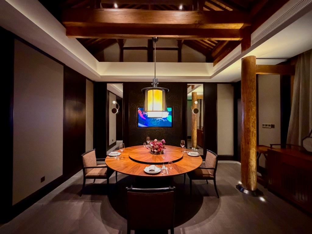 Private dining room with a round table